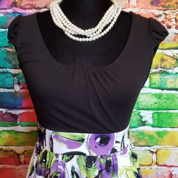 Dress - Picture 2 of 4